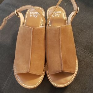 Crown & Ivy open toe wedges ladies size 6 brown